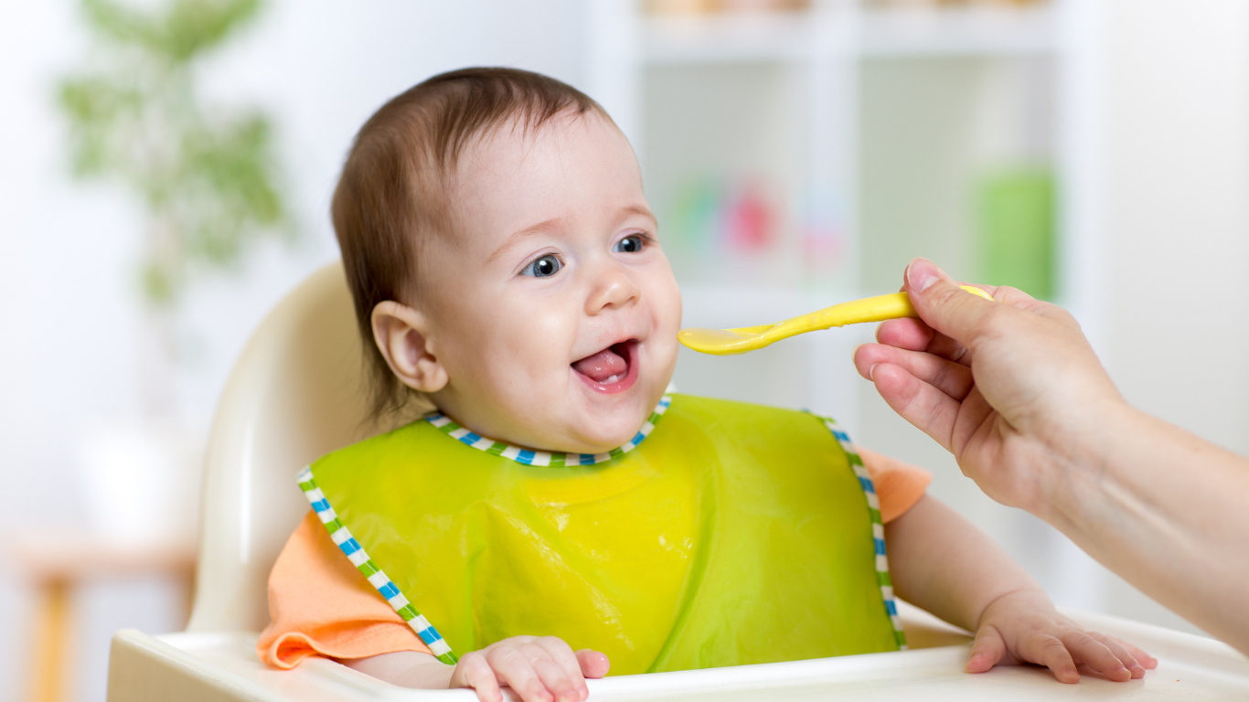 Baby kann Nahrung nach Abstillcoaching kaum erwarten